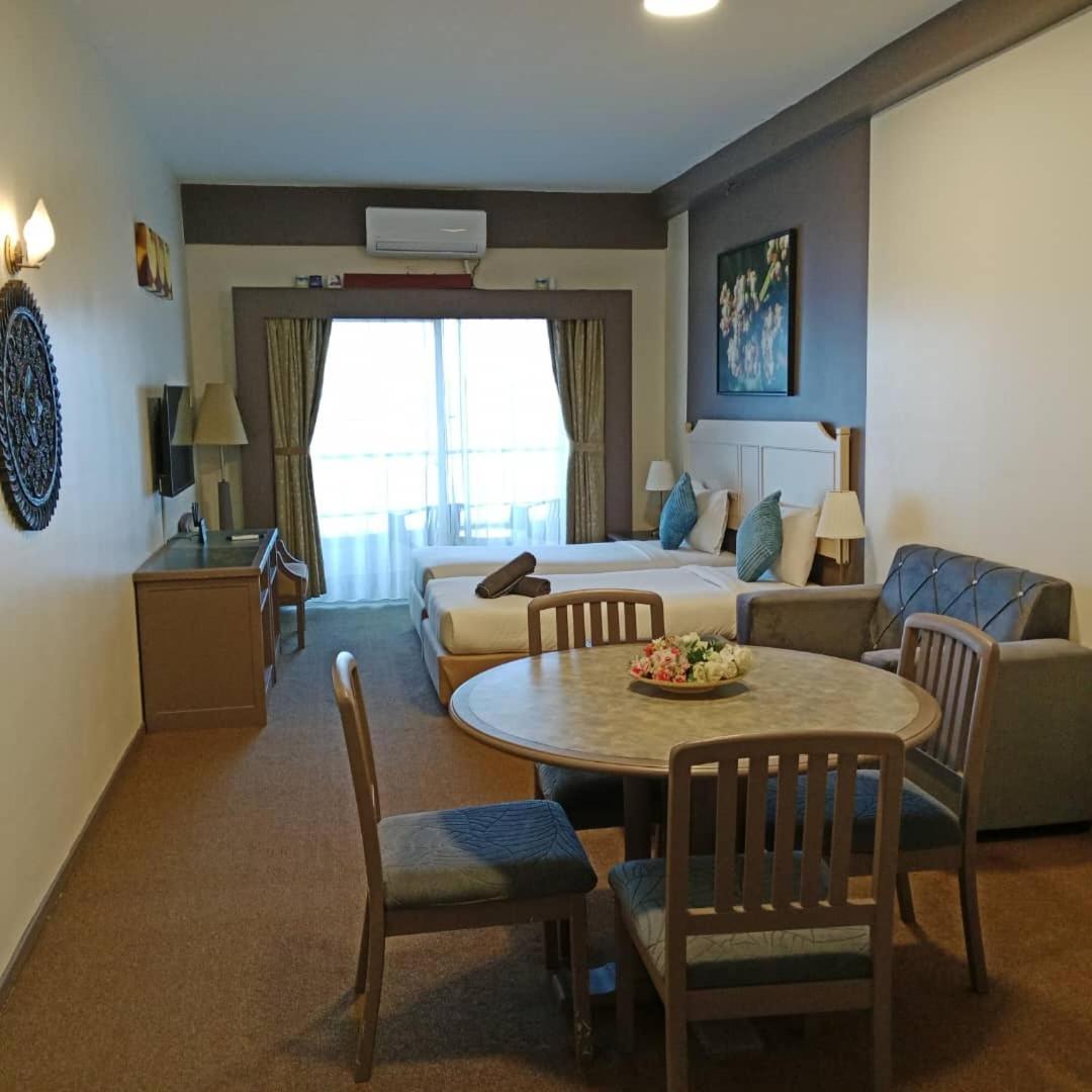 טנג'ונג בונגא Rainbow Paradise Beachfront Penang מראה חיצוני תמונה