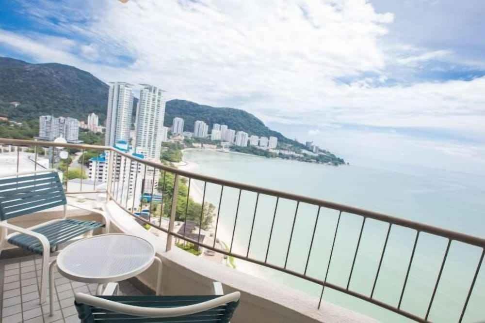 טנג'ונג בונגא Rainbow Paradise Beachfront Penang מראה חיצוני תמונה